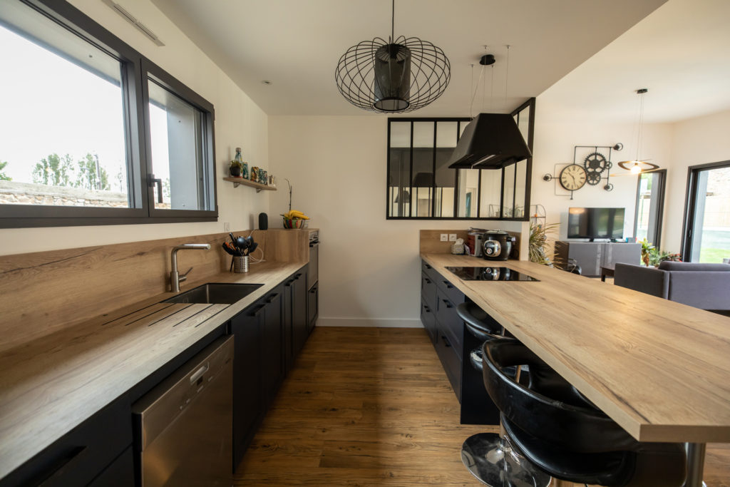 cuisine-aménagée-interieur-maison-trecobois