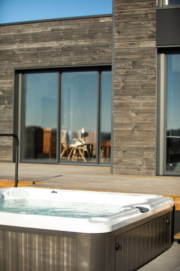 maison-terrasse-jacuzzi-trecobois-lannilis