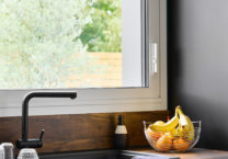 cuisine-vue-jardin-maison-trecobois