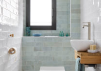 wc-carrelage-vert-pastel-lumineux-trecobois