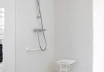 douche-pmr-maison-neuve-trecobois