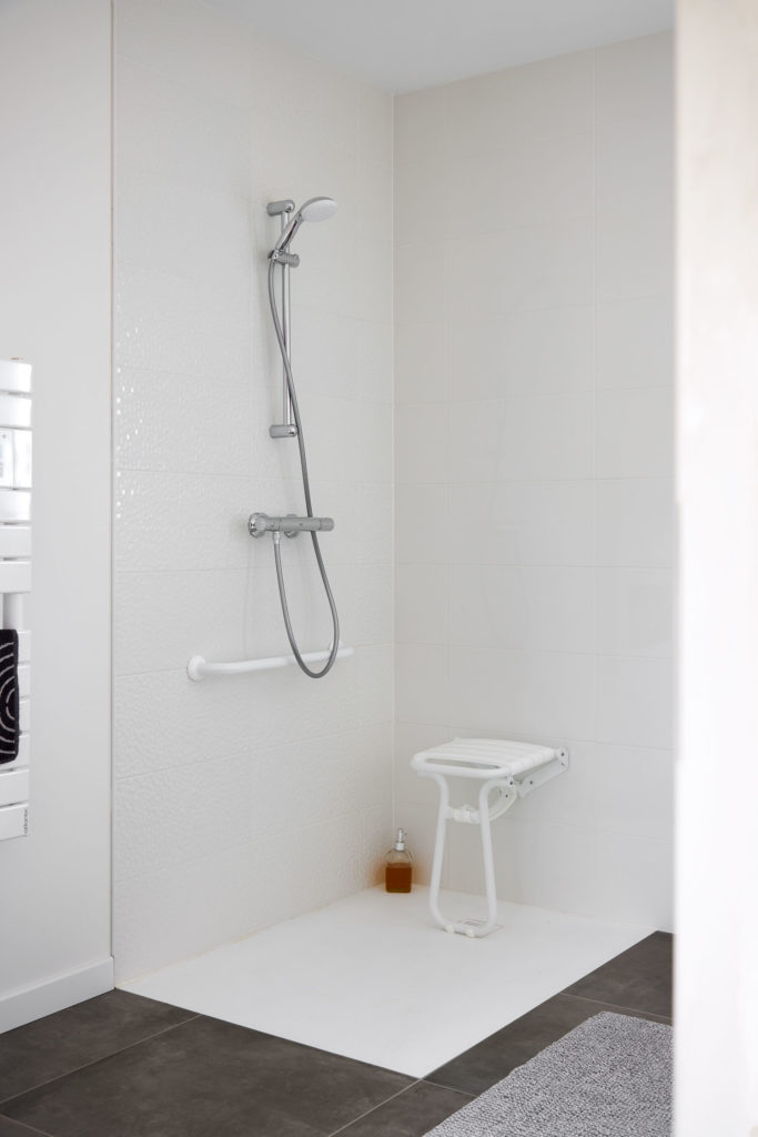 douche-pmr-maison-neuve-trecobois