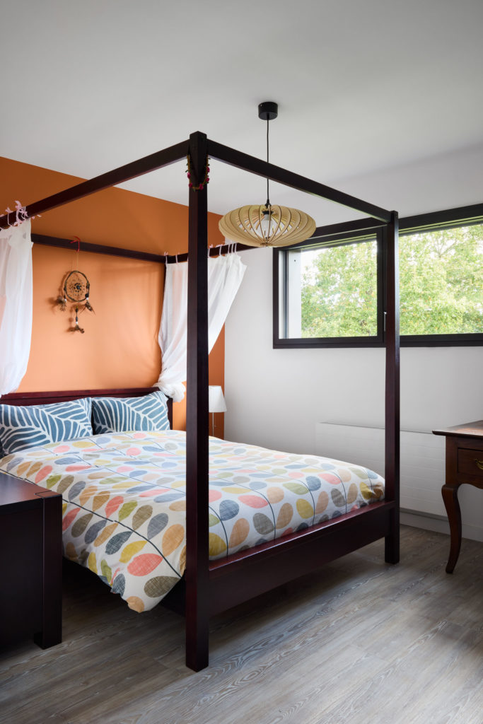 chambre-étage-maison-bois-