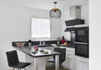 Maison en bois en lotissement cuisine