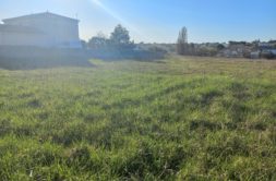Terrain à La-Clisse 17600 896m2 71500 € - JETR-25-05-06-13
