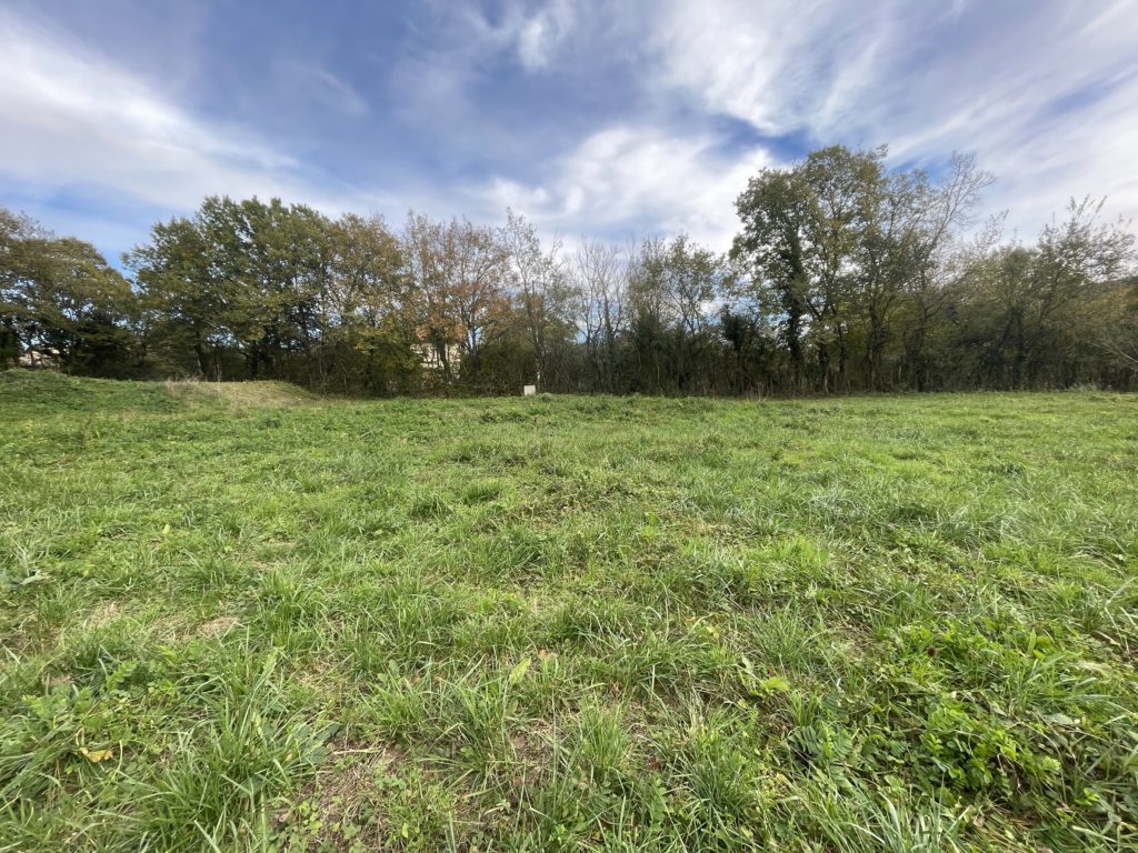 Terrain à Plagne 31220 823m2 30000 € - FRSC-25-11-26-5