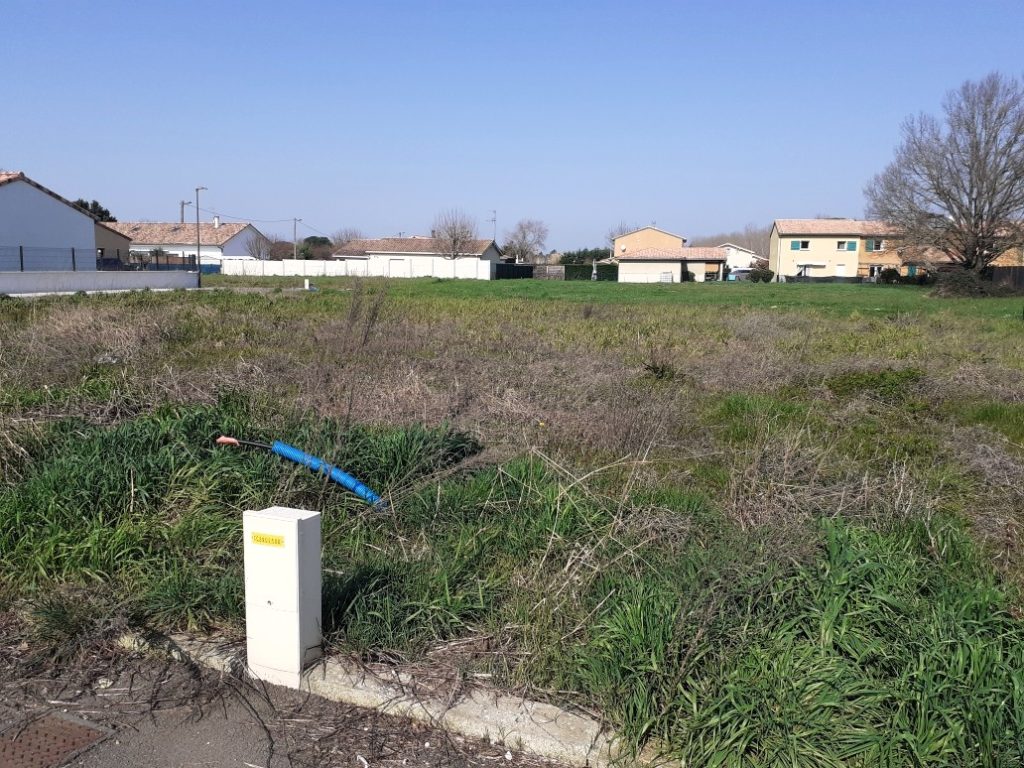 Terrain à FINHAN 82700 577m2 61000 € - PBRU-26-03-09-35