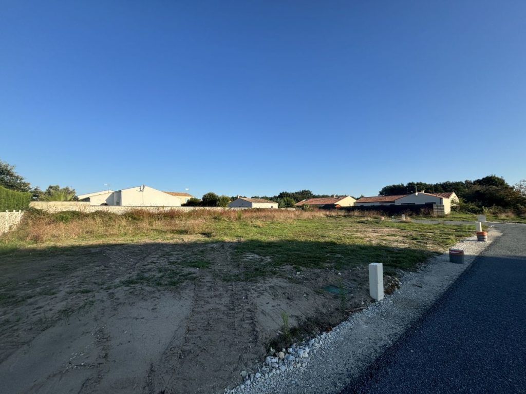 Terrain à Saintes 17100 439m2 67500 € - BFLR-26-05-07-11