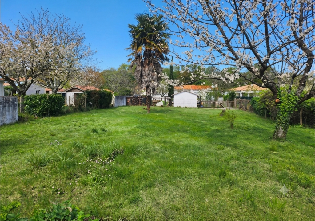 Terrain à SAINT-PALAIS-SUR-MER 17420 835m2 199500 € - FLBO-26-09-16-38